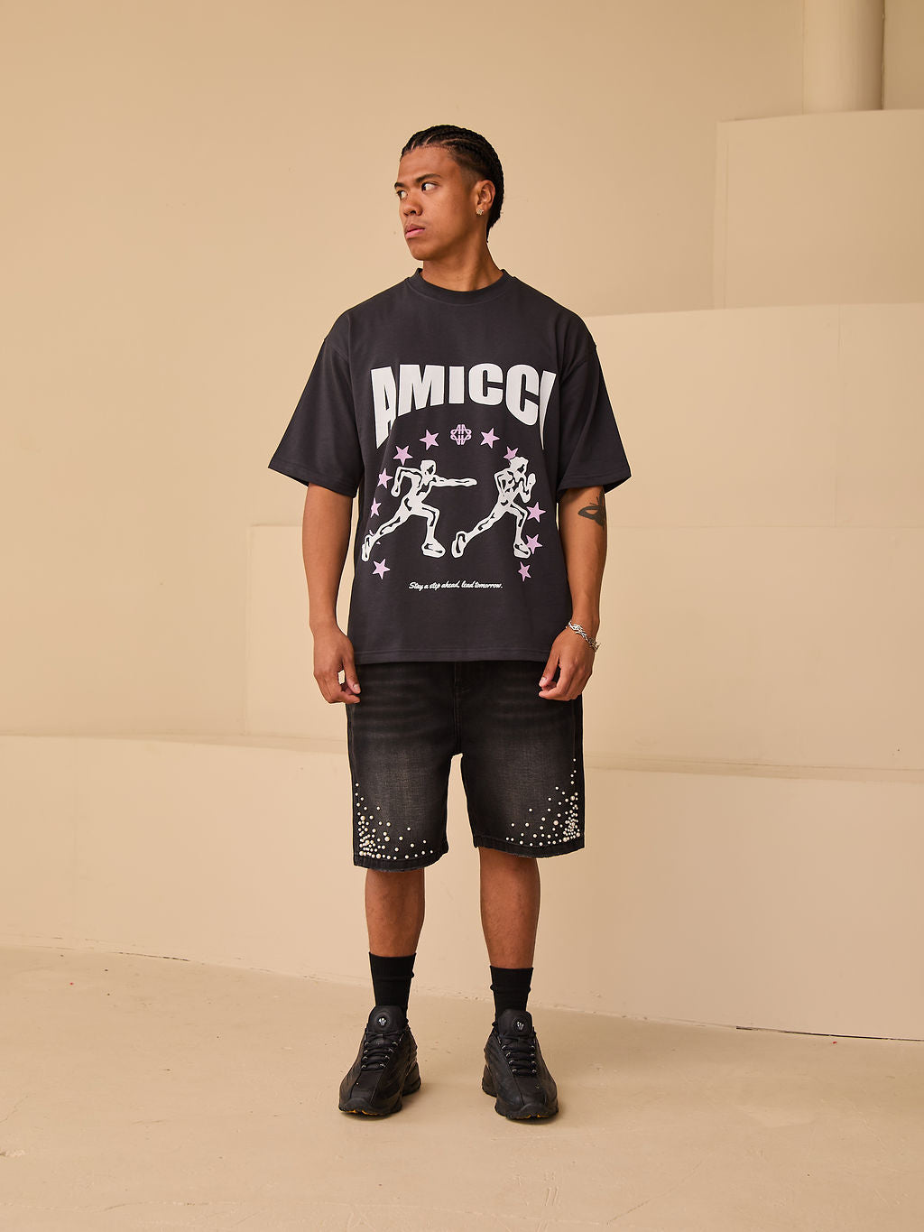 Direction Schwarzes Grafik-T-Shirt