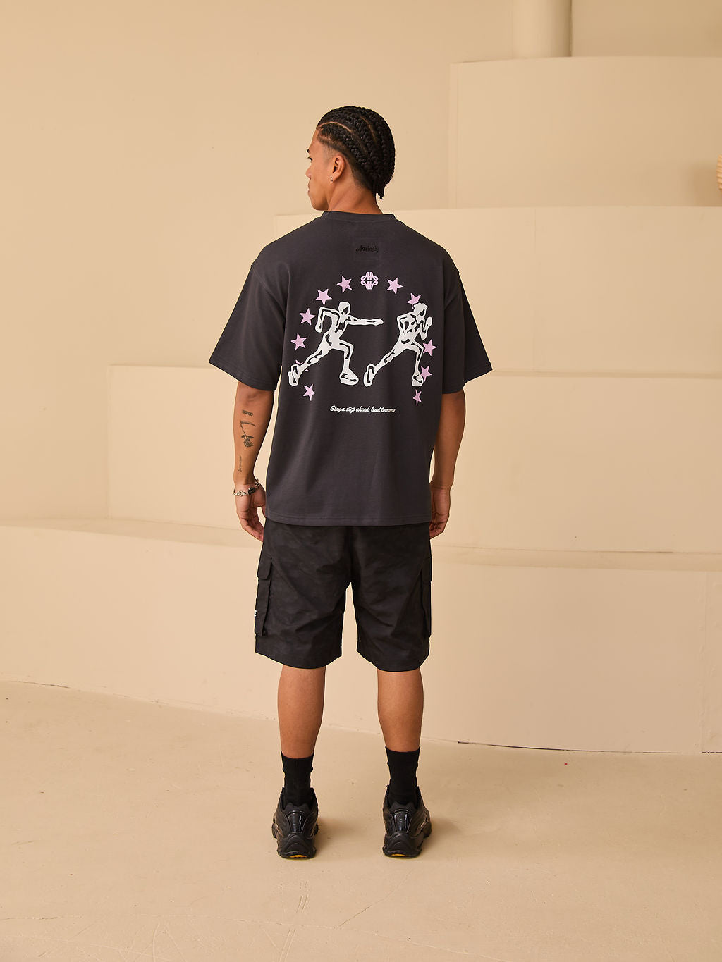 Hasten Grafik T-Shirt Schwarz